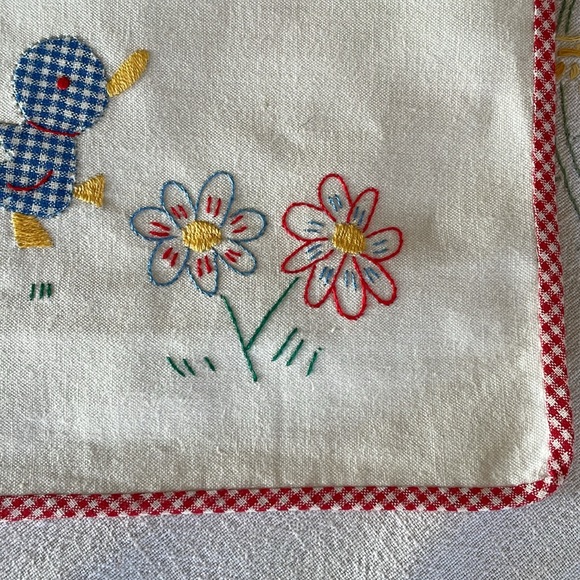 Vintage baby bib, souvenir from Ricordo di Portofino, appliqued chicks, bell - Picture 3 of 7